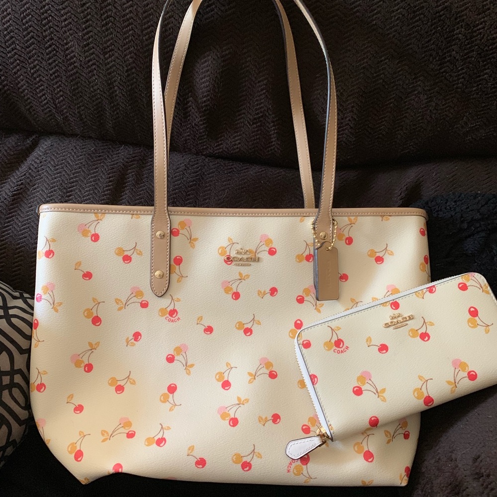 COACH TOTE & WALLET